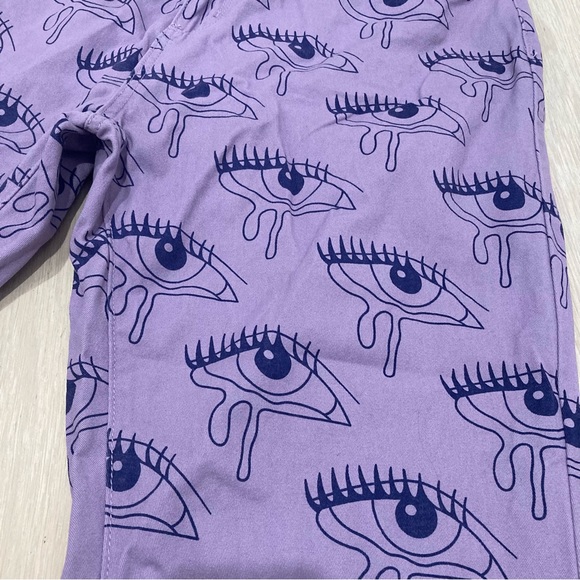 SHEIN | Curve Eye Graphic Jeans - Picture 3 of 10